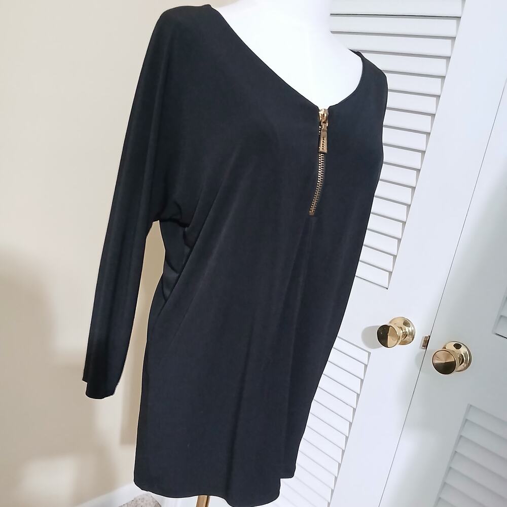 CHELSEA & THEODORE medium black 1/4 zip-front long-sleeved poly/spandex blend